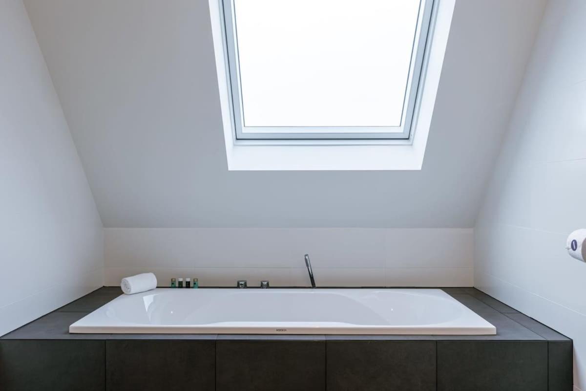 Huswell - Luxurious Apartment With Parking Beernem Екстериор снимка