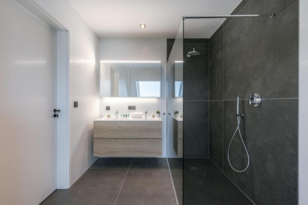 Huswell - Luxurious Apartment With Parking Beernem Екстериор снимка