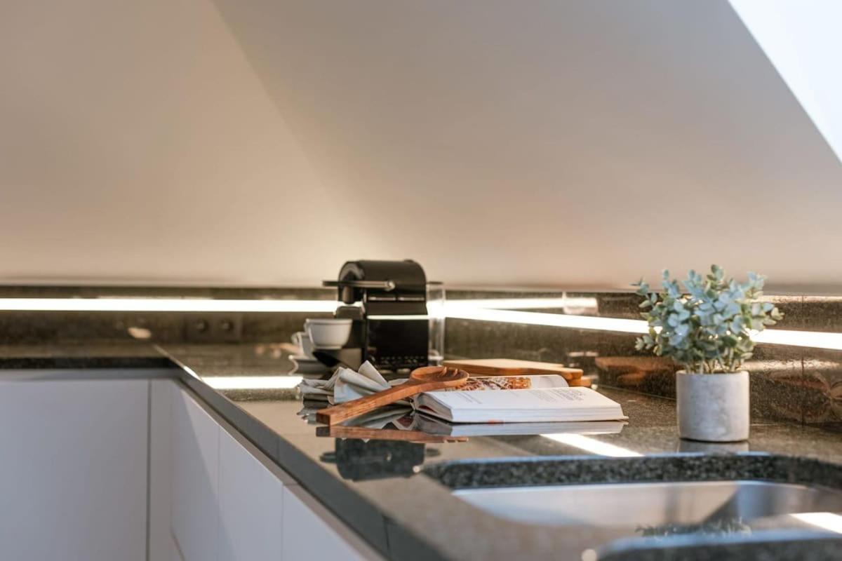 Huswell - Luxurious Apartment With Parking Beernem Екстериор снимка